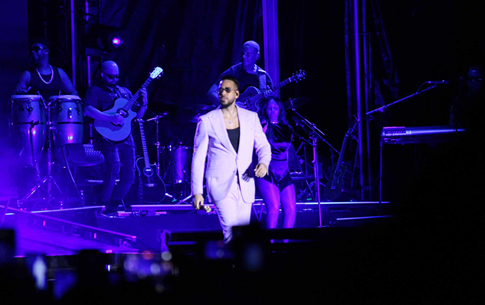 Llena de alegría Romeo Santos a sus fanáticos en Monterrey 5 364226274 1702051213629910 7339954045455363500 n