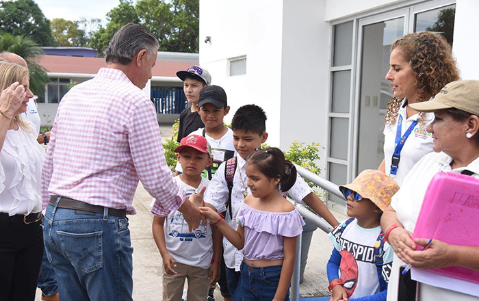 Inauguran Chucho Nader y Aída Féres techumbre y obras en CAIC 1 370226084 6865578360172311 5473807500445374334 n