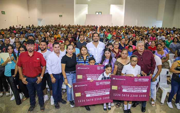 Hasta 2,200 tarjetas de becas municipales se distribuyen en Reynosa 1 ALCALDE 2 9