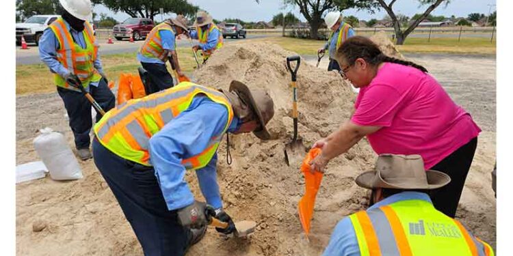 Se previenen con sacos de arena en McAllen