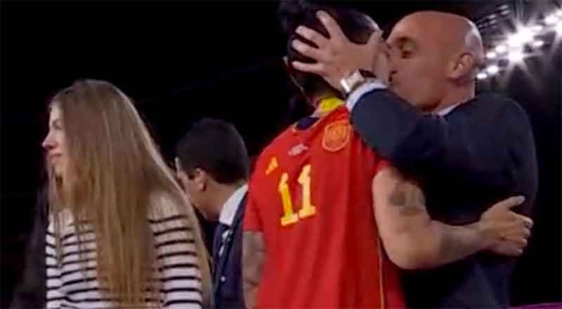 Jennifer Hermoso desmiente a Luis Rubiales 1 BESO 1