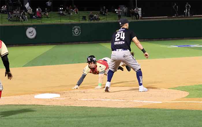 Los Dos Laredos festejan triunfo ante Sultanes; van por la final 1 DOS LAREDOS 2