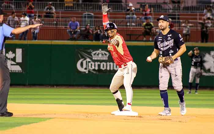 Los Dos Laredos festejan triunfo ante Sultanes; van por la final 2 DOS LAREDOS
