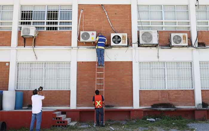 Realiza Secretaría de Educación de NL mantenimiento a escuelas 1 ESCUELAS NL
