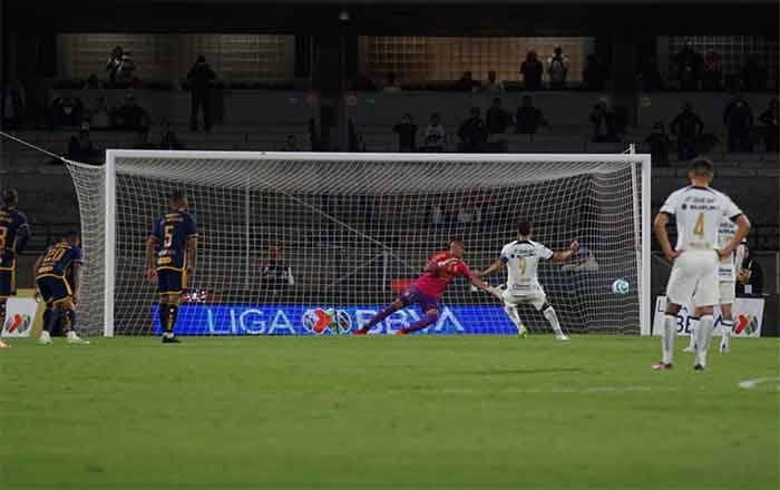 Tigres cae de visita ante Pumas 2-1 5 PUMAS 3