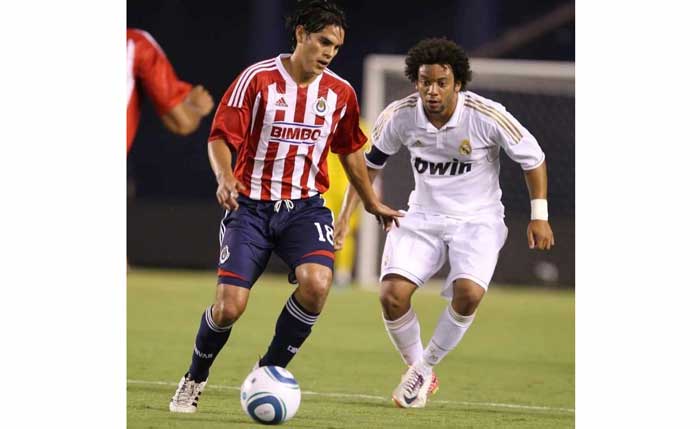 Reconoce Carlos Peña a futbolista Xavi Báez 1 fd