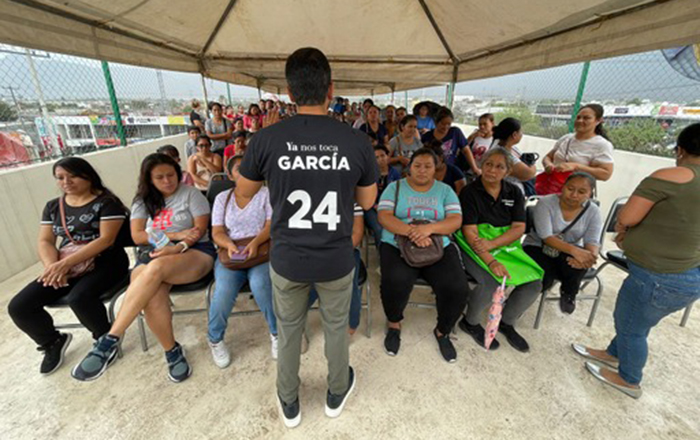 Entrega Raúl Lozano 2 mil 500 paquetes de útiles escolares 1 hl 11024213097