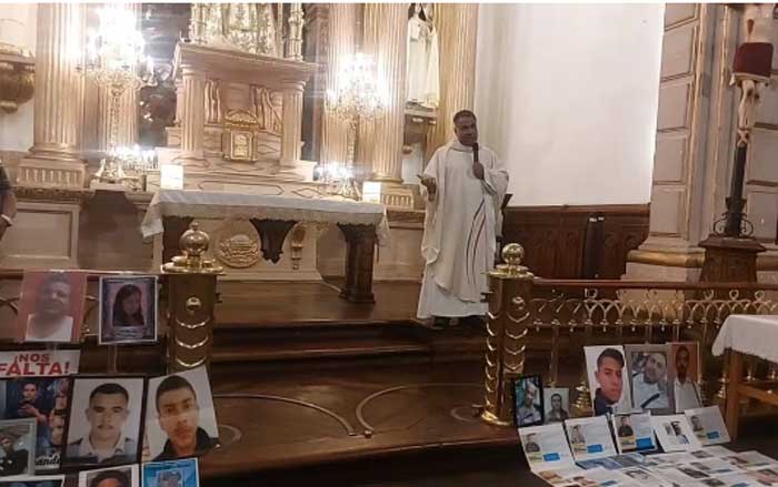 'No quiero ver nada, necesito verlo a él': padre de desaparecido 1 misa