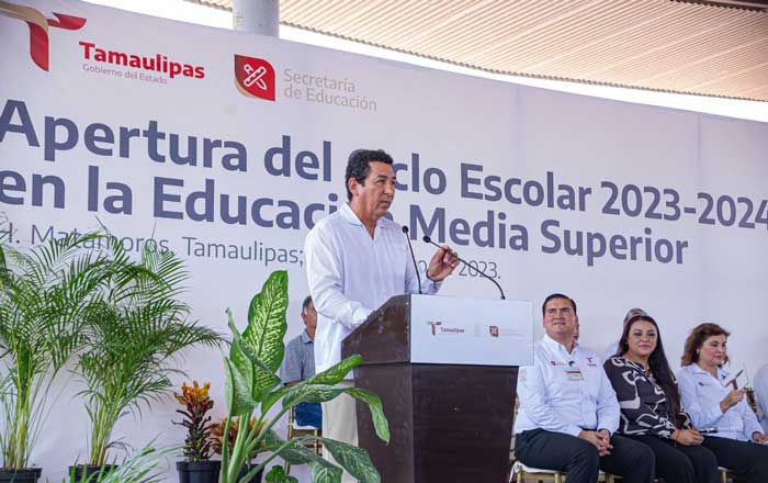 Entrega Mario López apoyos a la educación en Matamoros 1 sc