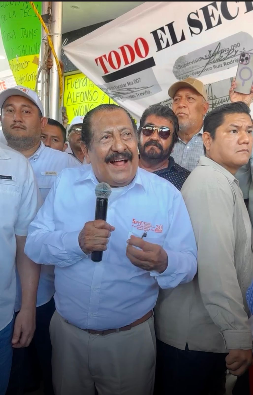 Américo dialoga con los maestros y les pide reanudar las clases 5 03f2b558 ff4f 4fe0 aa8c b43964a5f100