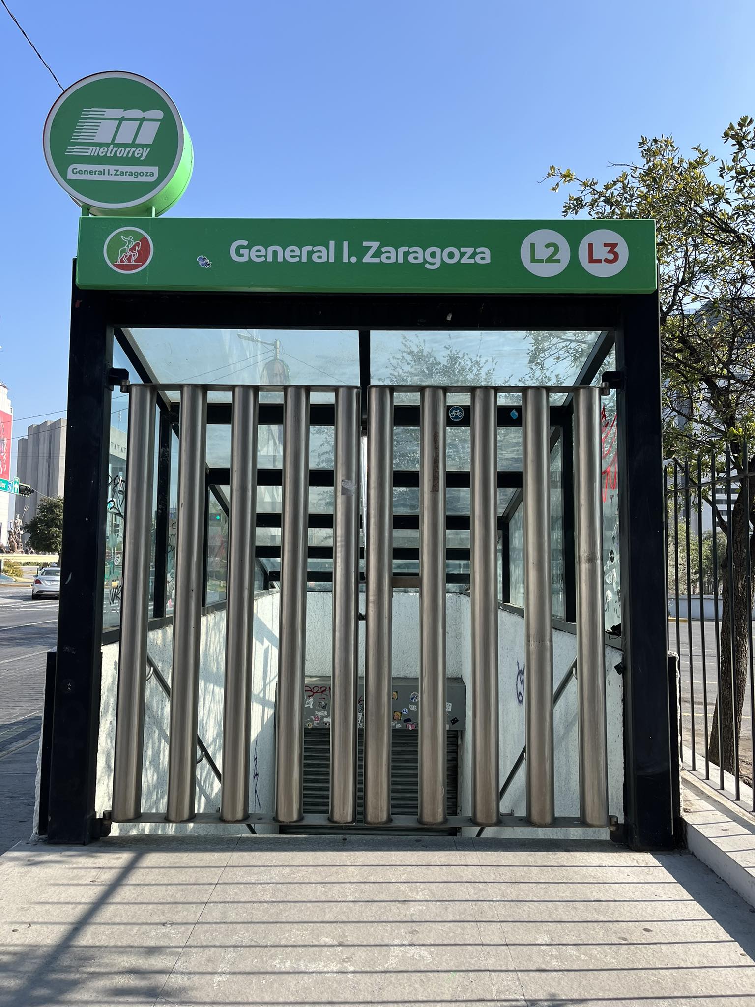 Sorprende a usuarios del metro cierre de accesos en Zaragoza 2 372618045 985270052730752 2993391196513166894 n