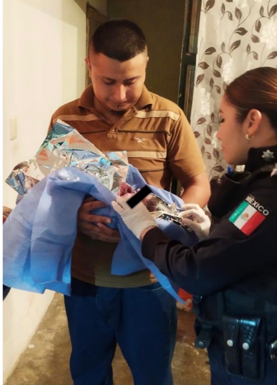 Auxilian Policías de Guadalupe a mujer que dio a luz en domicilio 2 373457909 340500721740087 4787742850973700451 n