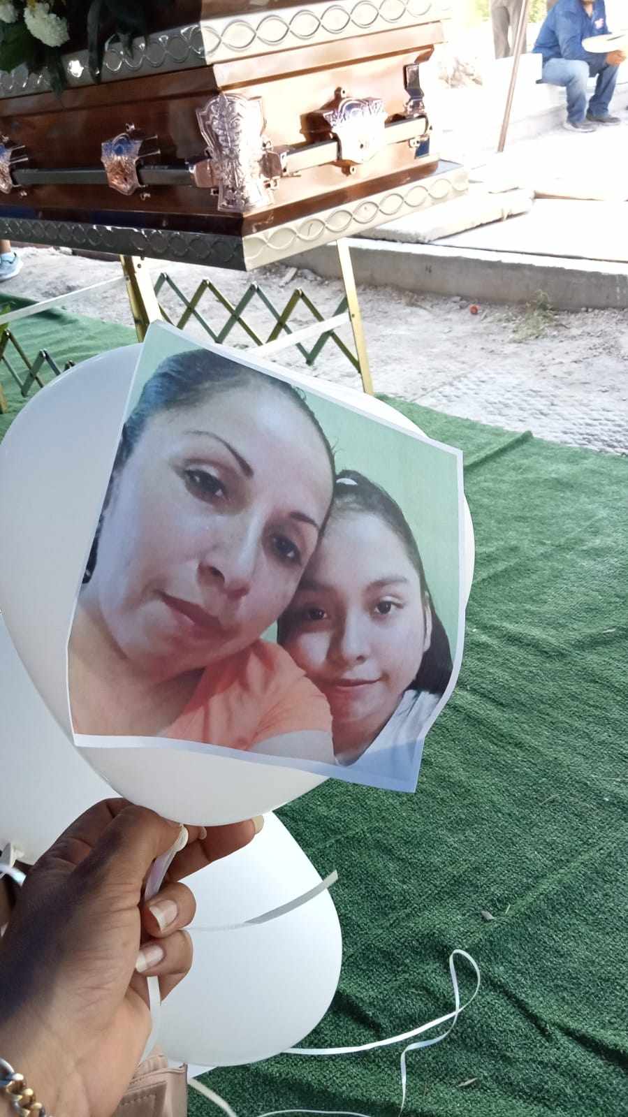 Dan último adiós a Cristina y Nataly 6 375207689 6758153610902001 1692664478667938719 n