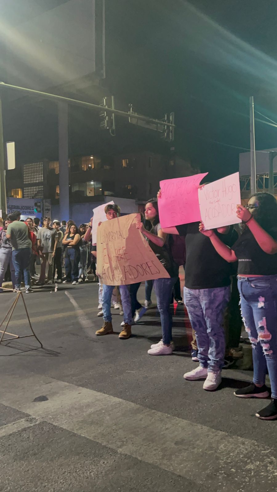 Tras protesta suspenden a maestro señalado de acosador en la Normal 1 376383812 325043036696324 4425951254904489567 n