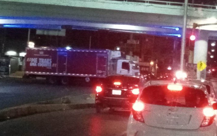 Noche de bloqueos y ponchallantas en Reynosa 1 382310353 1522251708514866 6998486944214082424 n