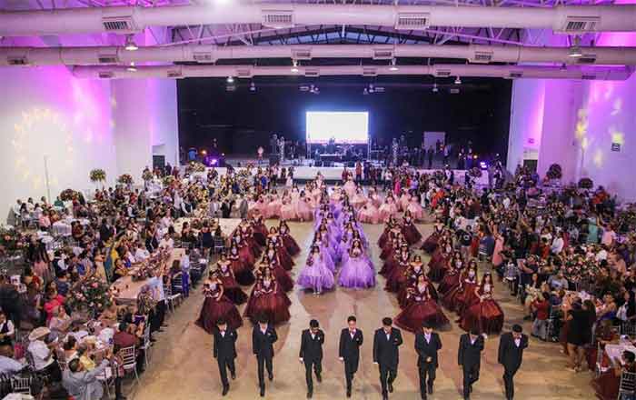 Celebra Carlos Peña a 80 felices quinceañeras 1 ALCALDE 2 1