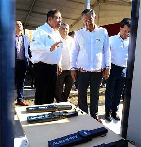 Américo entrega arcos detectores para redoblar seguridad 1 AMERICO 2 2