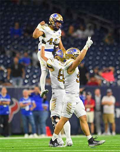 Auténticos Tigres 'aguadan' festejos de Borregos 3 AUTENTICOS 2 1
