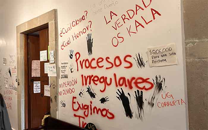 Alumnos de la Universidad de Guanajuato toman rectoría 1 GUANAJUATO 2