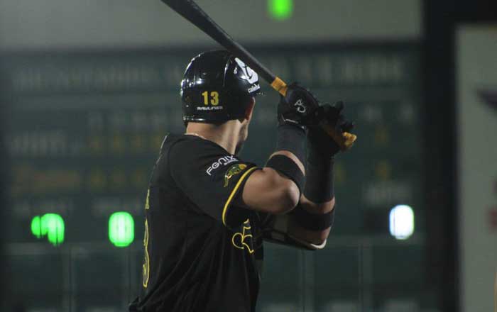Descuenta Pericos en su casa 1 bat