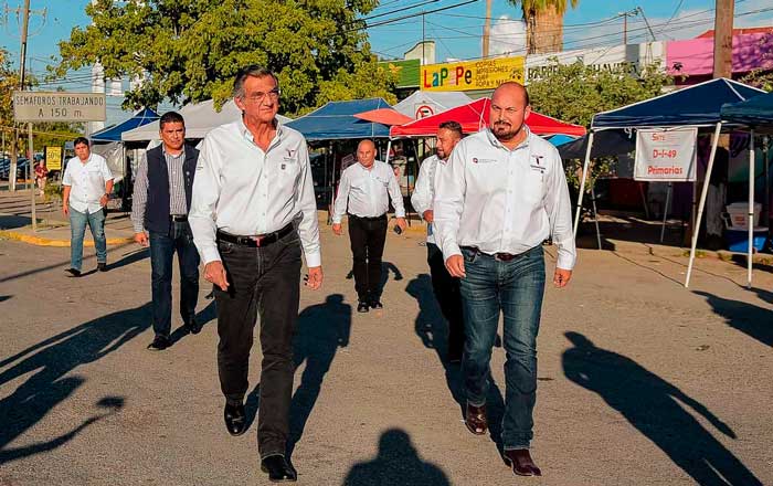 Américo dialoga con los maestros y les pide reanudar las clases 1 dia