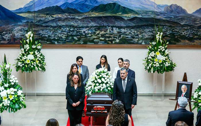 Honra UANL al doctor Luis Eugenio Todd 2 fin