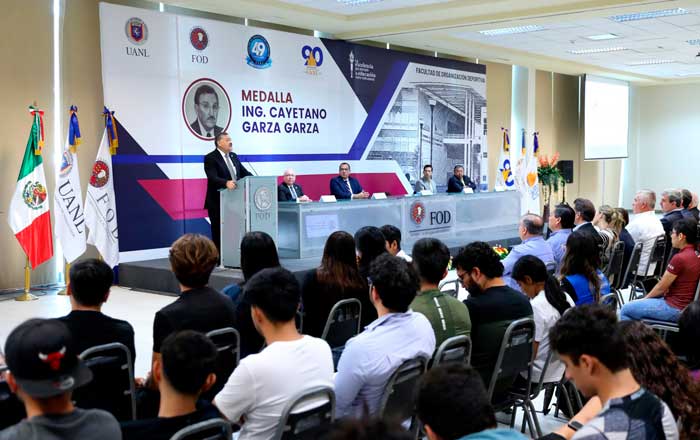 Otorgan Medalla 'Ing. Cayetano Garza Garza' a Don José Maiz 1 fod