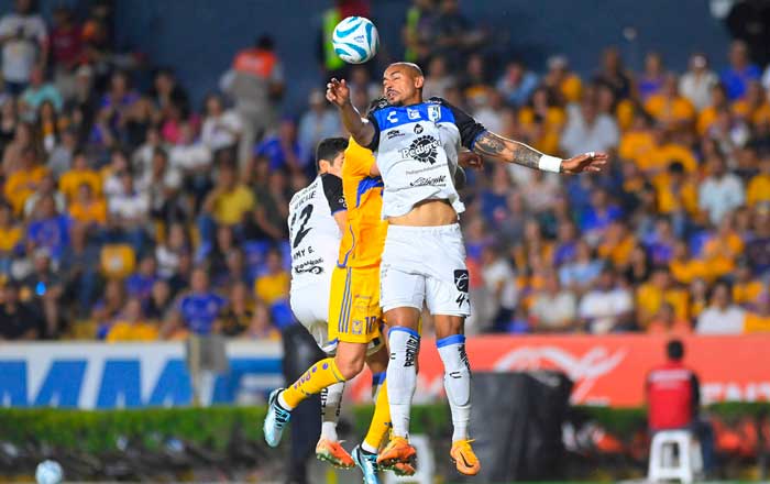 Tigres aplasta a Gallos Blancos 5-0 3 gds