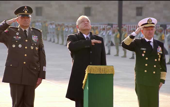 AMLO encabeza ceremonia en memoria de víctimas de los sismos 1 honores