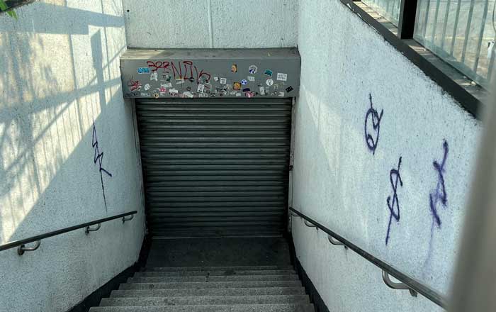 Sorprende a usuarios del metro cierre de accesos en Zaragoza 1 mad