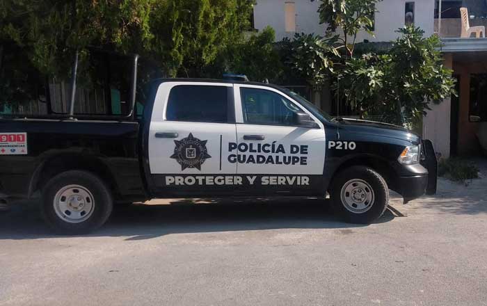 Auxilian Policías de Guadalupe a mujer que dio a luz en domicilio 3 policia