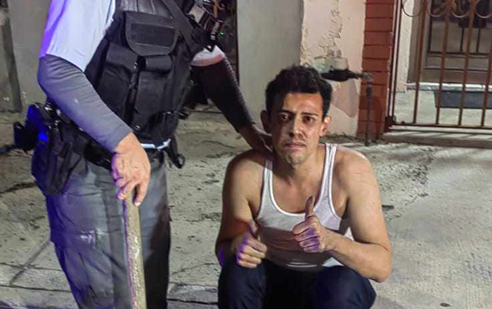 Policías de Monterrey salvan a hombre de morir calcinado 1 393438276 839089974560155 8609771242935475738 n