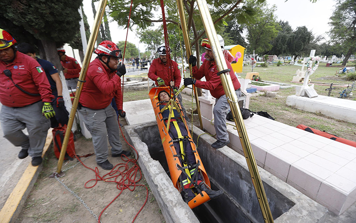 Listo el operativo de seguridad en panteones por Día de Muertos 1 395825572 2154546608270421 4660270807703220372 n