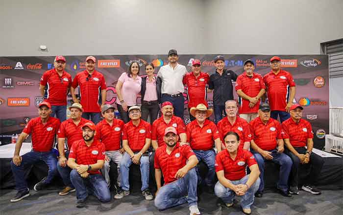 Carlos Peña recorre exhibición Car Fest Reynosa 2023 1 ALCALDE 13