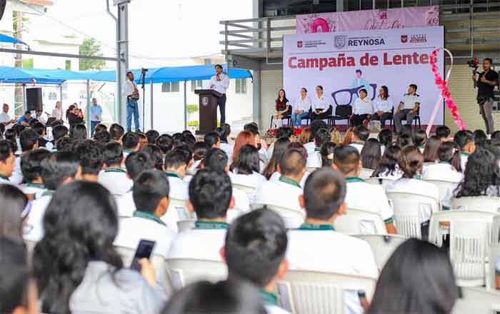 Apoya Gobierno de Reynosa con lentes ópticos a estudiantes 1 ALCALDE 2 4