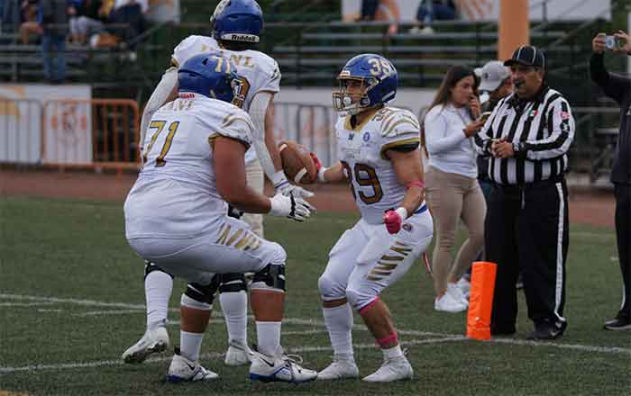 Mantiene Auténticos el invicto; vence a Anáhuac 31-21 5 AUTENTICOS 6