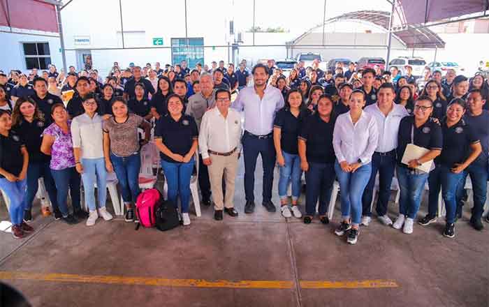 Refrenda Carlos Peña compromiso con la educación 1 BECAS 2