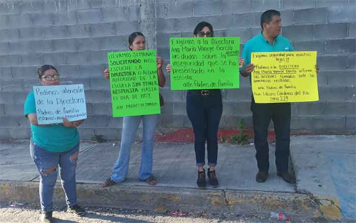 Protestan padres de familia; piden seguridad en primaria 1 PROTESTAS