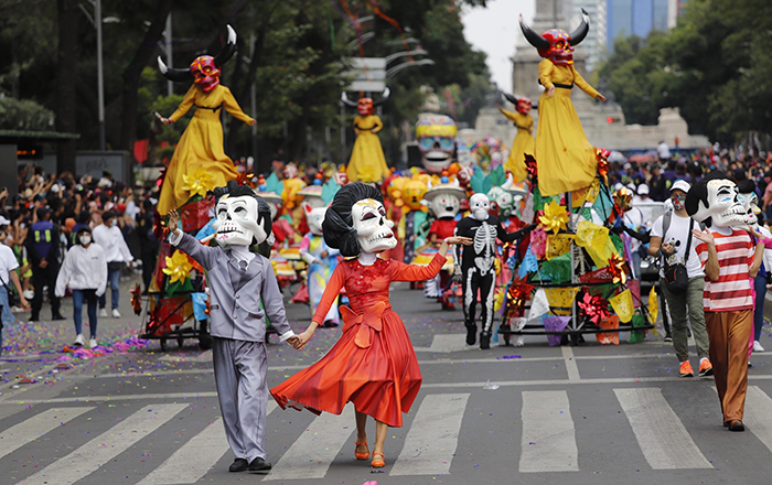 Desfile de día de muertos se lleva a cabo en Ciudad de México