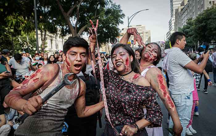 Zombies desfilan por calles de la CDMX 9 ZOMBIE 10