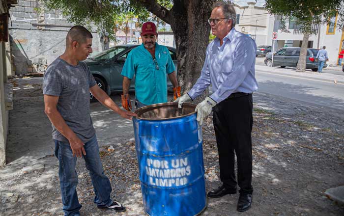 Entrega Gobierno de Matamoros contenedores para residuos domésticos 1 da