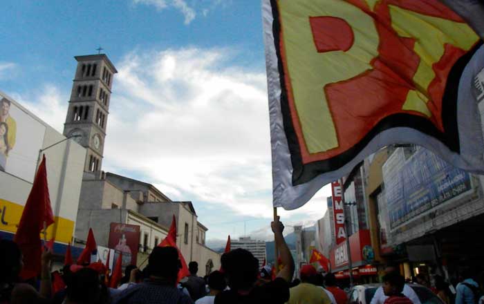 Marchan en Monterrey para recordar el 2 de octubre 1 pt