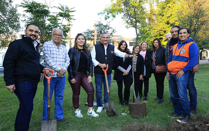 Entrega Héctor García árboles para reforestación en Guadalupe 1 370142338 856252699594821 6543296813115974715 n