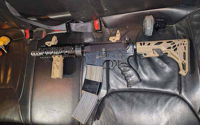 Abandonan vehículo con un arma larga y cargadores 1 400106110 1342797426340665 6196659760518826251 n