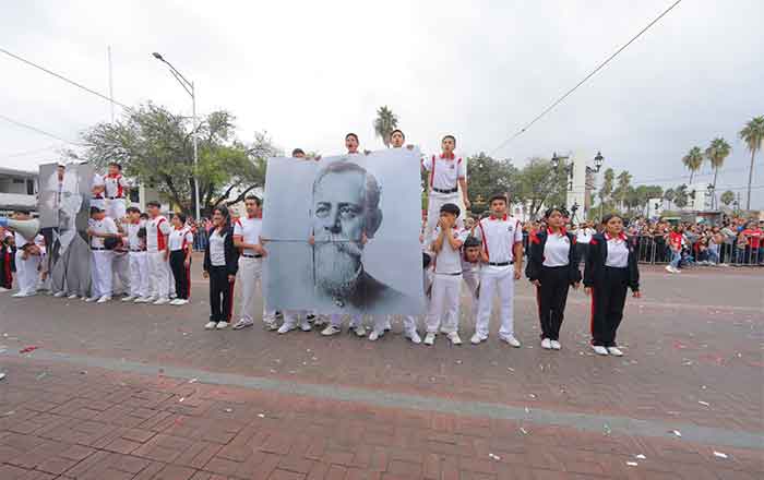 En Nuevo Laredo 'se lucen' con desfile del 20 de Noviembre 1 NUEVO LAREDO 2 1