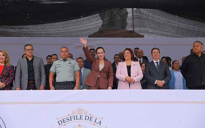 En Nuevo Laredo 'se lucen' con desfile del 20 de Noviembre 2 NUEVO LAREDO 3 1