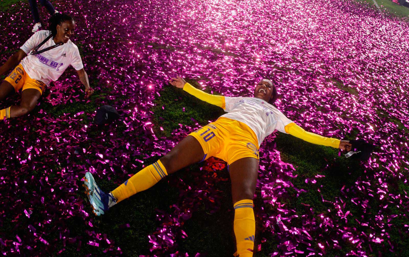 Las más campeonas; Tigres Femenil levanta la sexta copa 12 ang