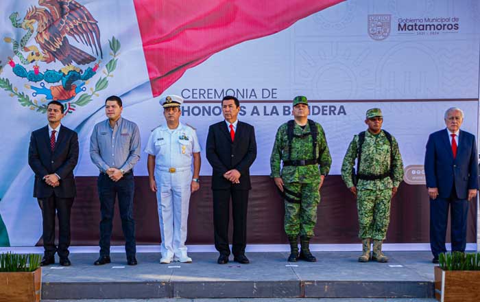 Preside alcalde de Matamoros ceremonia de Honores a la Bandera 1 er