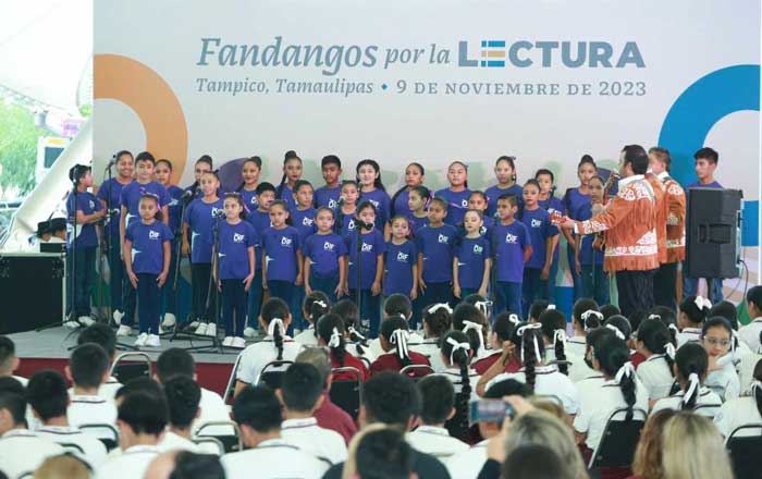 Leer para fortalecer la transformación, pide Américo a estudiantes 2 ta