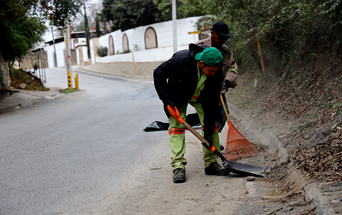 Supervisa alcalde de Santiago construcción de cancha en El Huajuquito 1 2X3A5265